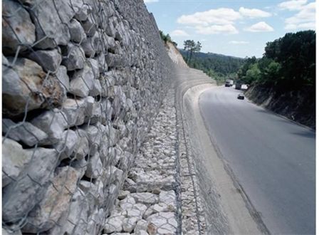 青石/玄武岩:公路护坡用石工程实例青石荒
